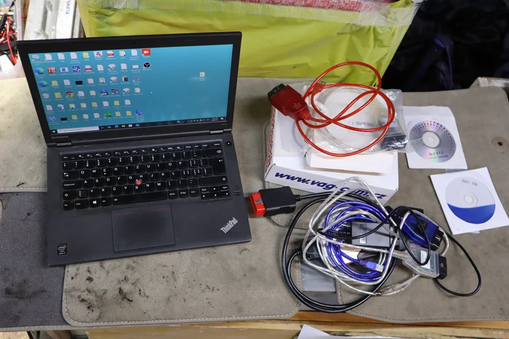 latop with multiple obd cables 1