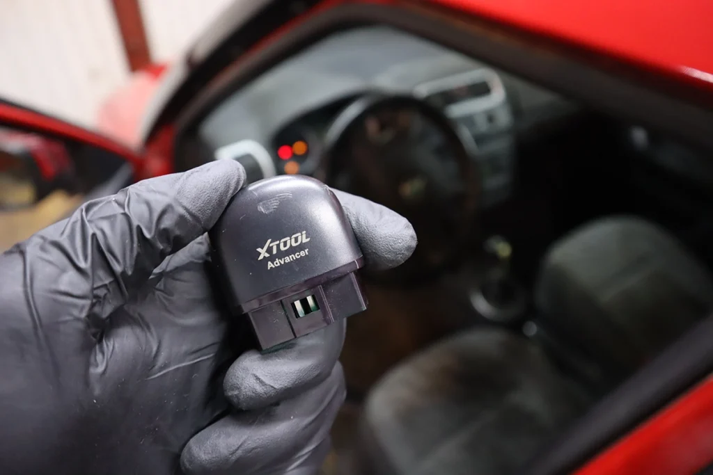 xtool ad20 in hand 1