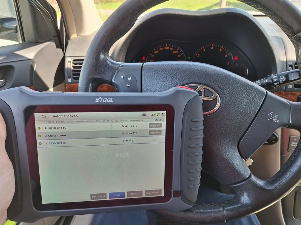 xtool ip900bt in hand 1