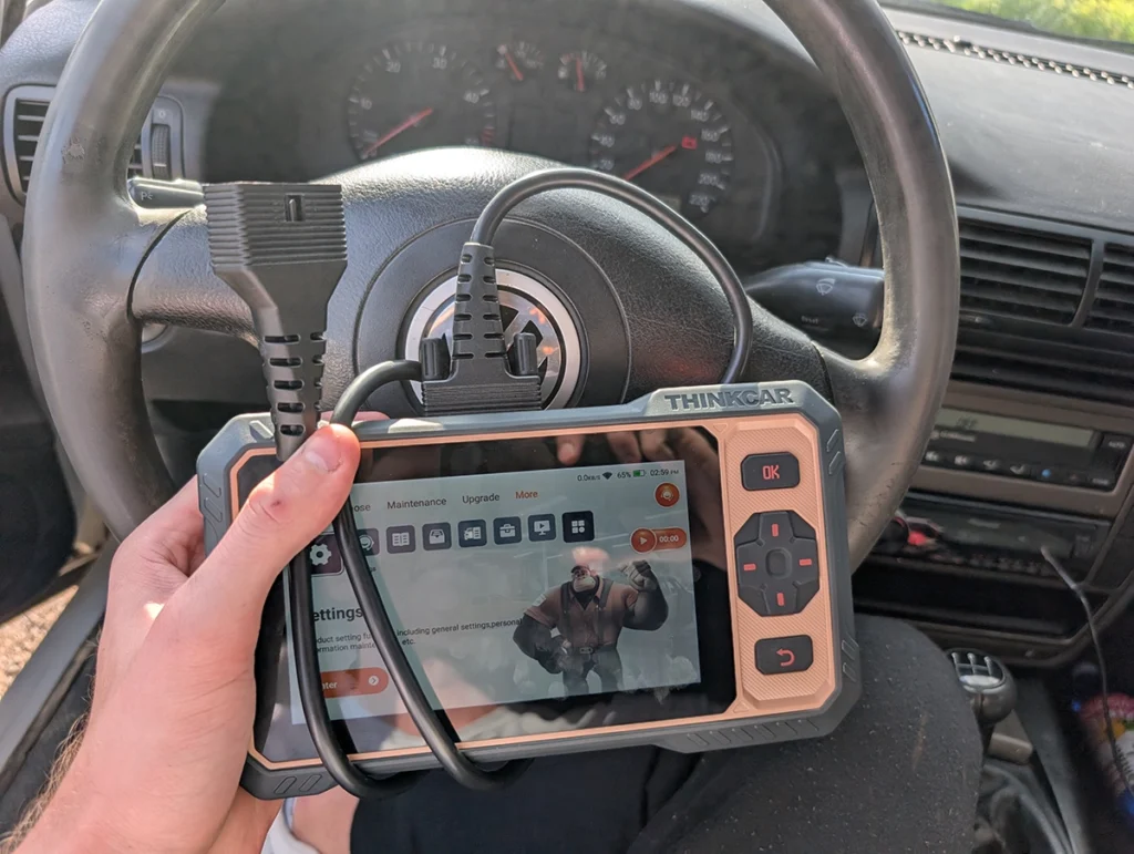 Thinkscan 662 in hand