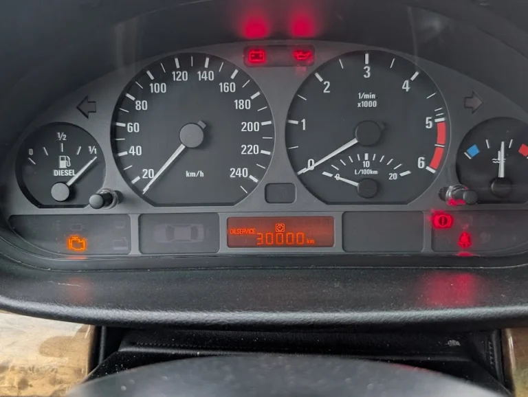 BMW 3-series E46 (2005) – Oil Service Reset (With & Without OBD2 Scanner)