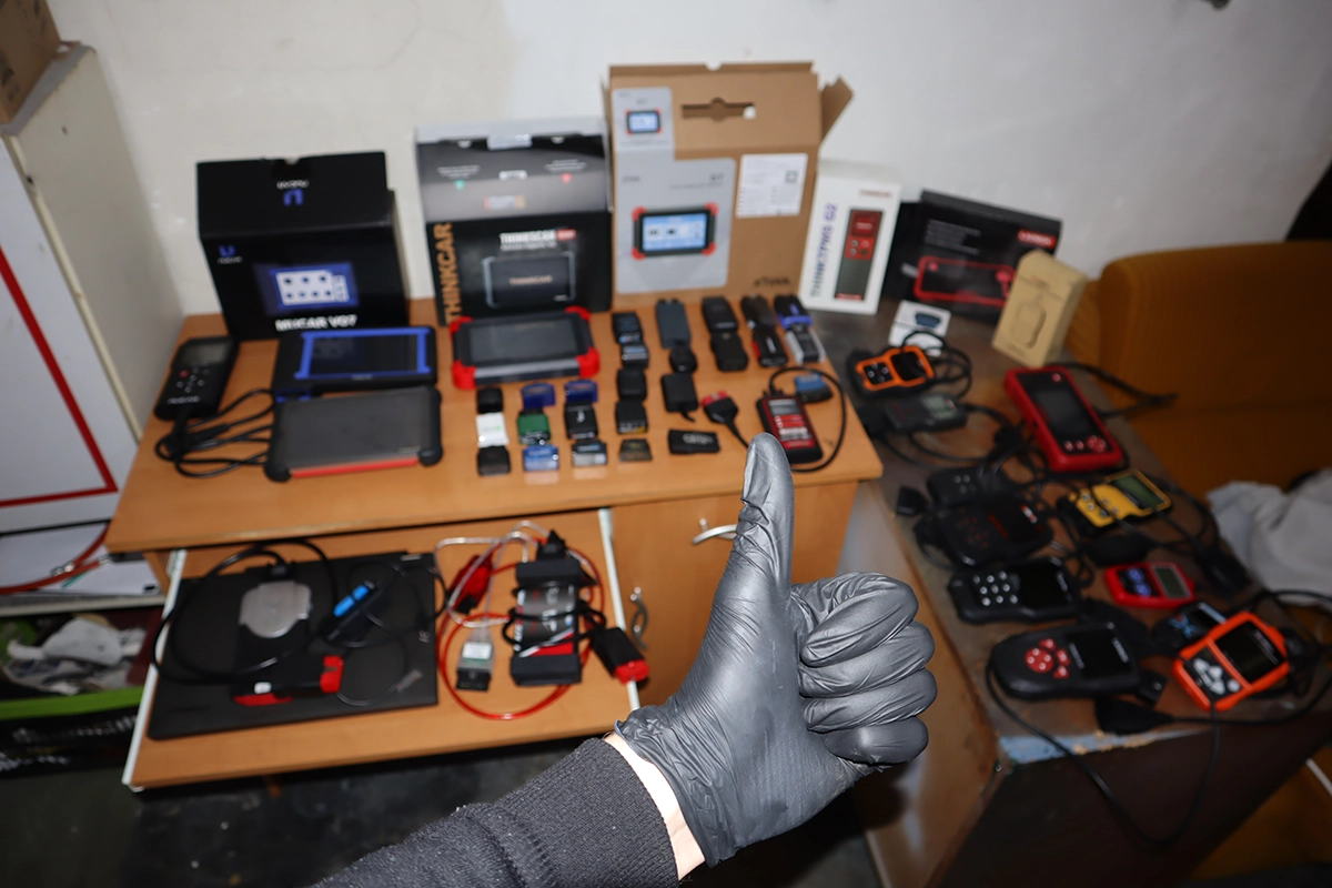 OBD2 Scanner Types Explained (Which One You Actually Need) 1 lot of scanners2